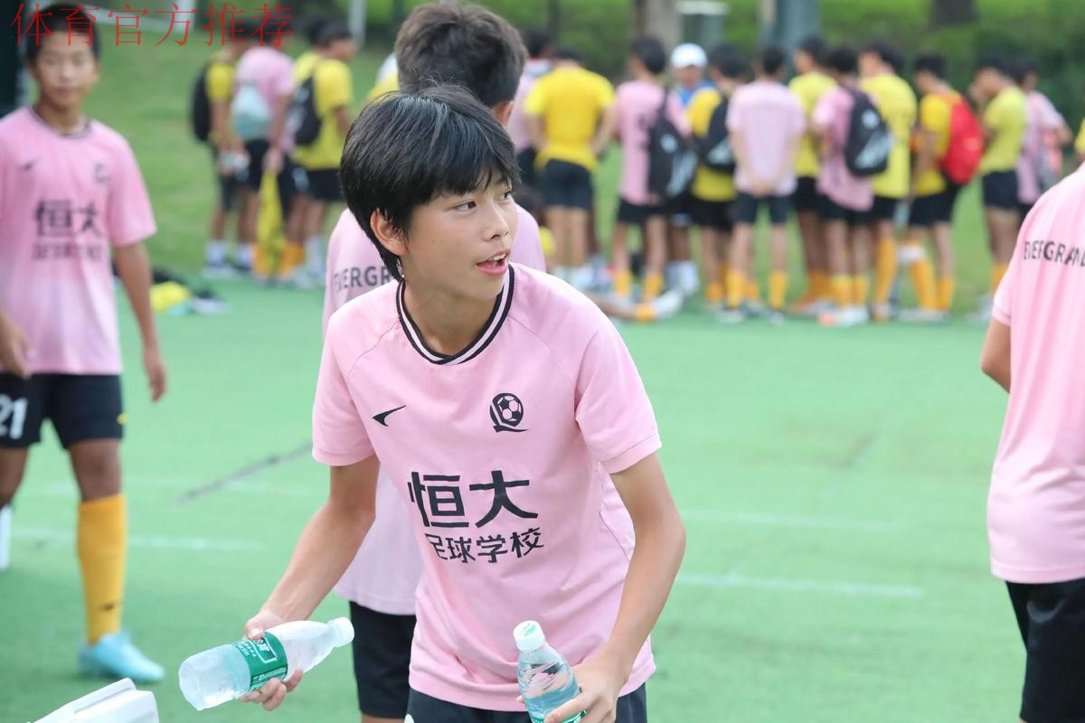 中青赛U13十二强决战 校园足球初露峥嵘